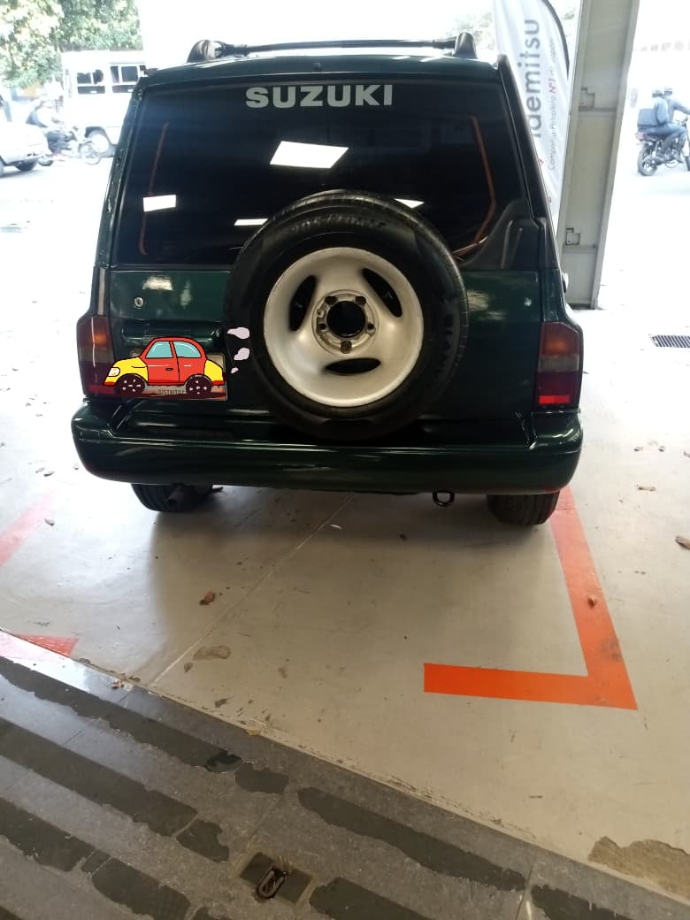 En venta Vitara Suzuki año 98 sincrónico 4x4 motor y caja excelente KLM 170,000 pintura nueva tapicería con forros de semi cuero cauchos nuevos servicios al día le funciona todo sus luces aire no solo de poner polea nueva e instalar compresor bueno no pregunte lo descrito solo interesados y conocedores del Vitara Suzuki año 98 precio topé 5100